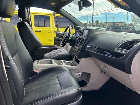 Used 2019 Dodge Grand Caravan SXT FWD image 29