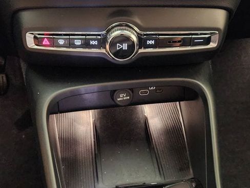 Certified 2026 Volvo XC40 B5 Plus AWD/4WD image 19