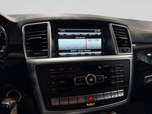 Used 2016 Mercedes-Benz GL 550 4MATIC image 29