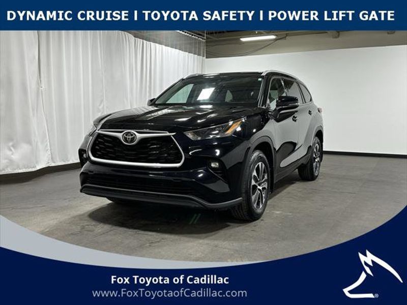 Certified 2022 Toyota Highlander XLE image 1