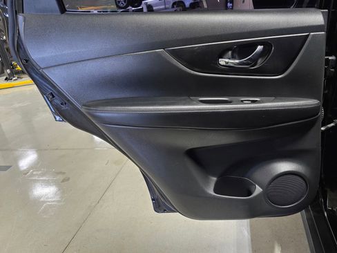 Used 2017 Nissan Rogue S FWD image 13