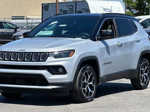 Used 2025 Jeep Compass Limited AWD/4WD image 9