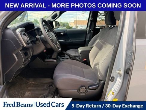 Used 2018 Toyota Tacoma TRD Sport AWD/4WD image 10