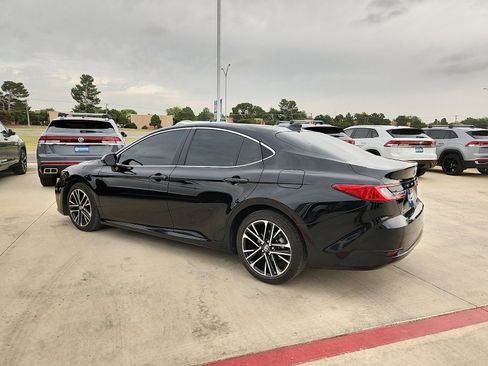 Used 2025 Toyota Camry XLE FWD image 4