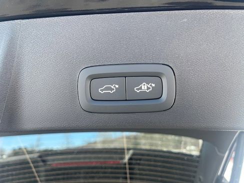 New 2026 Volvo XC40 B5 Plus w/ Climate Package AWD/4WD image 9