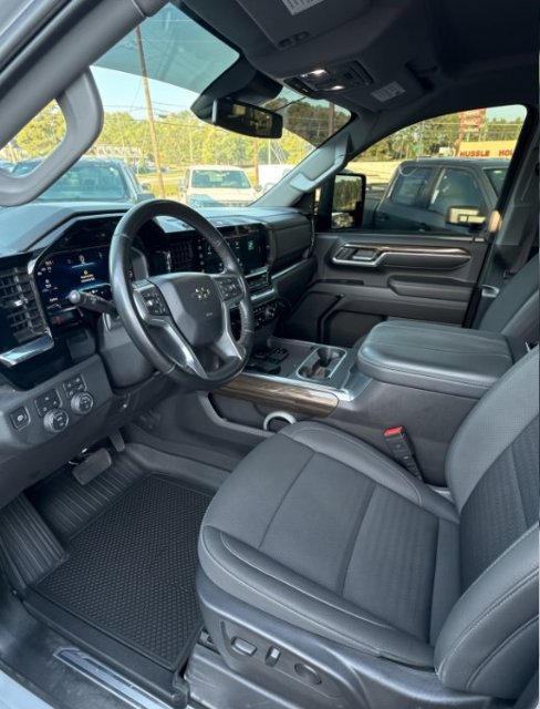 Used 2023 Ford Explorer XLT w/ Equipment Group 202A AWD/4WD image 8
