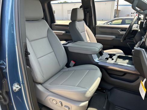 New 2026 Chevrolet Silverado 2500 LTZ w/ LTZ Convenience Package AWD/4WD image 20