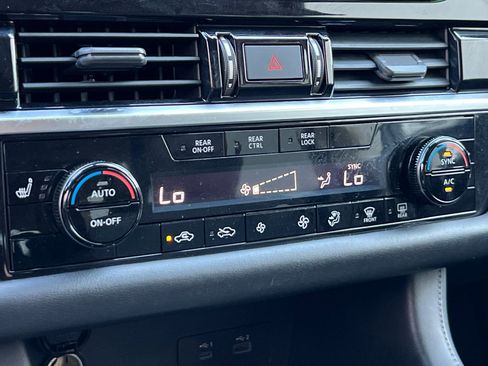 Used 2022 Nissan Pathfinder SV image 21