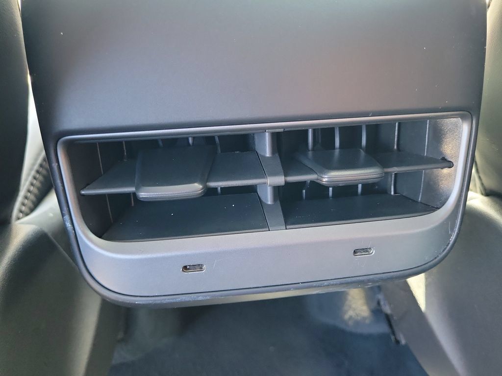 Used 2021 Tesla Model Y 2WD image 10