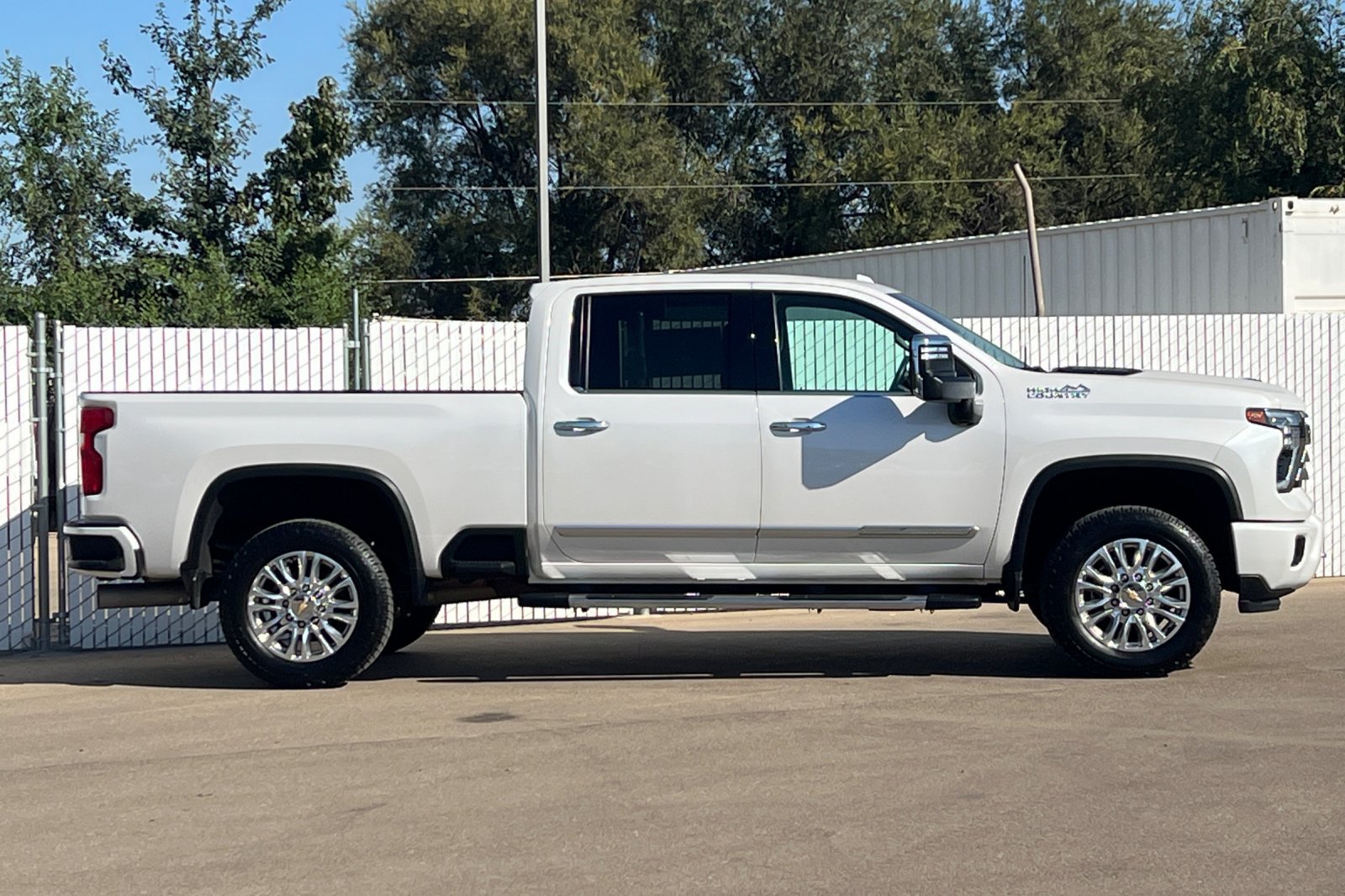 Used 2024 Chevrolet Silverado 2500 High Country w/ Technology Package AWD/4WD image 3