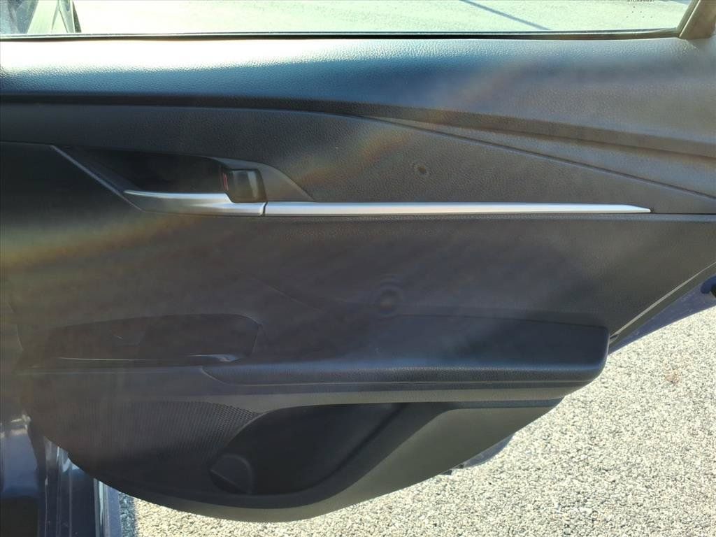 Used 2025 Toyota Camry SE FWD image 19
