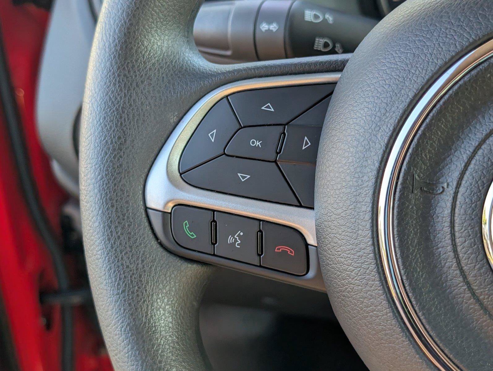 Used 2023 Jeep Renegade Latitude AWD/4WD image 30