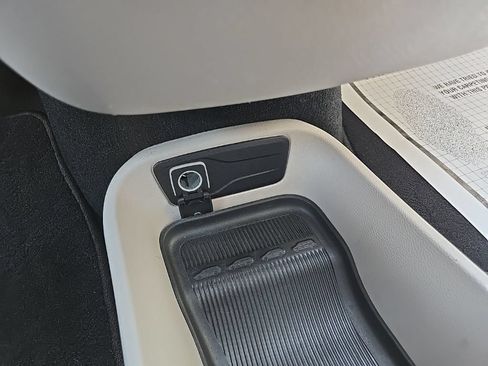 Used 2023 Chrysler Pacifica Touring-L FWD image 59