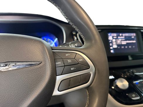 Used 2023 Chrysler Voyager LX FWD image 15