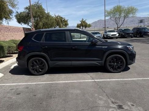 Used 2023 Volkswagen Taos SE w/ Black Wheel Package FWD image 4