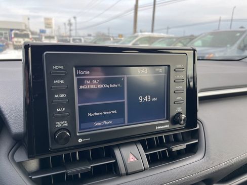 Used 2022 Toyota RAV4 XLE image 12