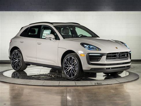 New 2026 Porsche Macan image 7