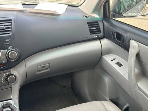 Used 2010 Toyota Highlander 2WD image 20