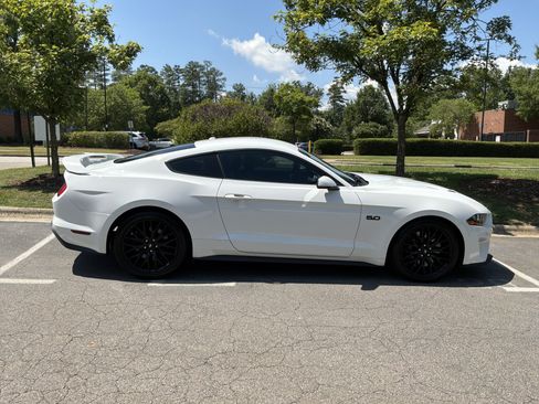 Used 2018 Ford Mustang GT Premium w/ GT Performance Package RWD image 11