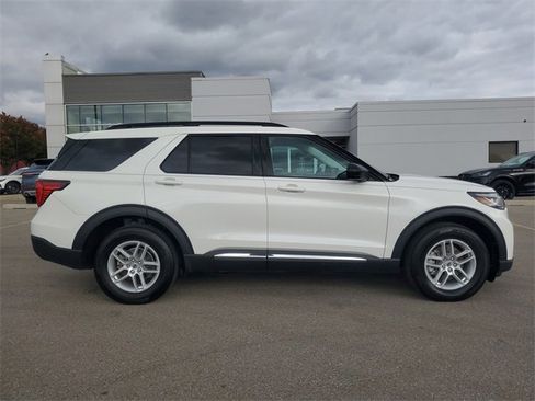 Used 2025 Ford Explorer Active image 8