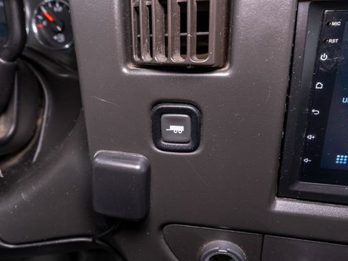 Used 2017 GMC Savana 2500 image 20