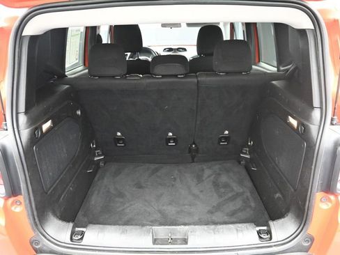 Used 2015 Jeep Renegade Latitude FWD image 11