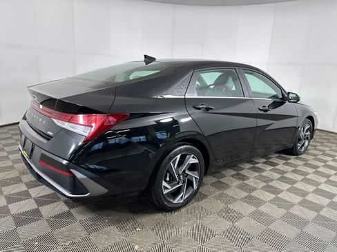 Certified 2025 Hyundai Elantra Limited image 33