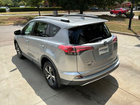 Used 2016 Toyota RAV4 XLE AWD/4WD image 8