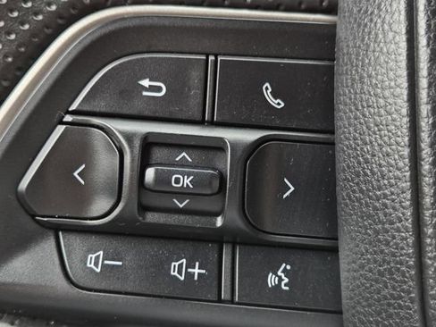 Used 2025 Toyota 4Runner SR5 AWD/4WD image 19