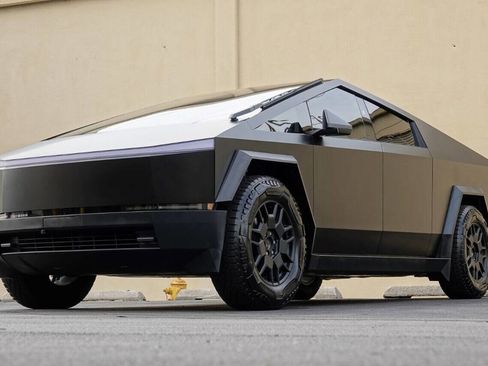 Used 2024 Tesla Cybertruck AWD Crew Cab image 37