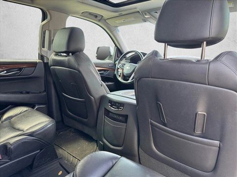 Used 2020 Cadillac Escalade Premium Luxury RWD image 23
