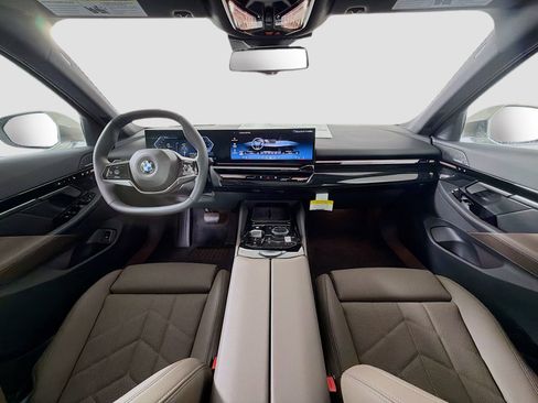 New 2026 BMW 530i xDrive w/ Premium Package AWD/4WD image 9