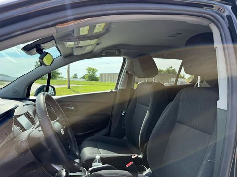 Used 2017 Chevrolet Trax LT FWD image 13