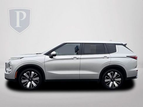 Used 2025 Mitsubishi Outlander SE FWD image 10