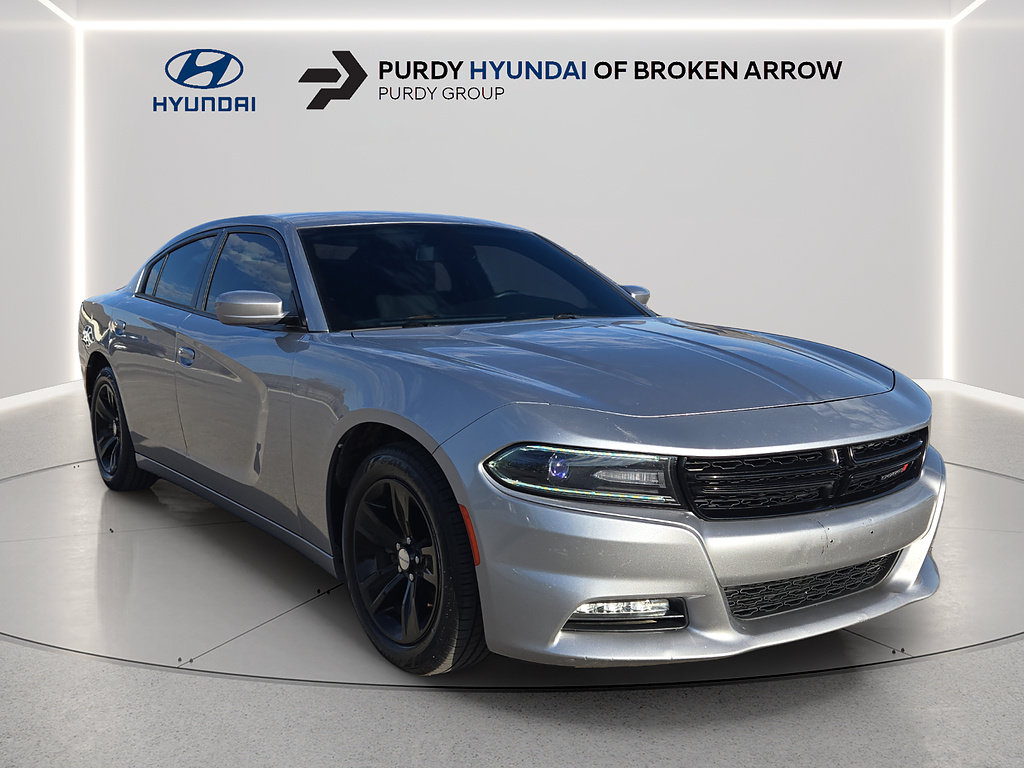 Used 2017 Dodge Charger SXT RWD image 1