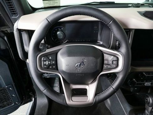 Used 2024 Ford Bronco Wildtrak image 7