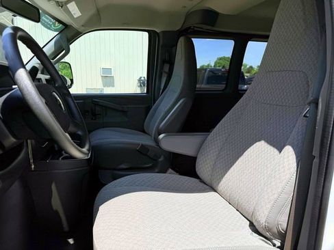 Used 2025 Chevrolet Express 3500 LT w/ LT Preferred Equipment Group RWD image 16