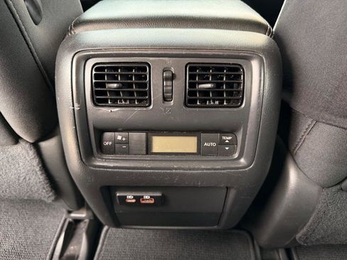 Used 2020 Nissan Pathfinder SV image 14