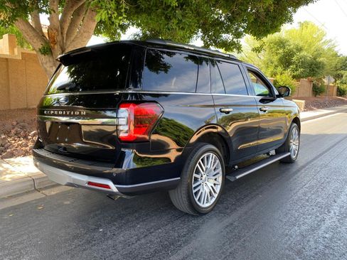 Used 2024 Ford Expedition Limited AWD/4WD image 5