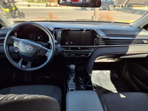 Used 2025 Toyota Camry LE image 7