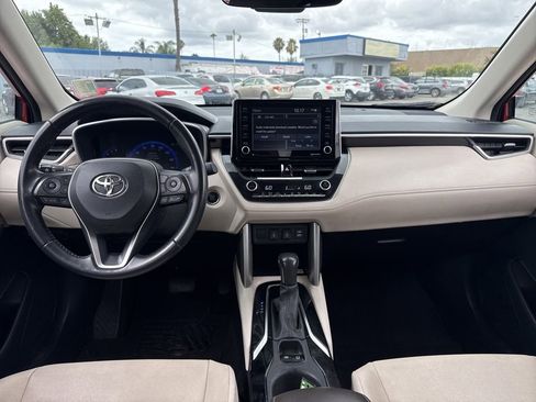 Used 2022 Toyota Corolla Cross XLE w/ Convenience Package FWD image 12