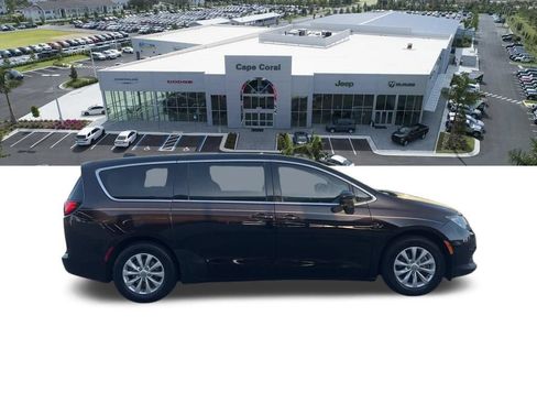 Certified 2017 Chrysler Pacifica Touring w/ Tire & Wheel Group FWD image 17