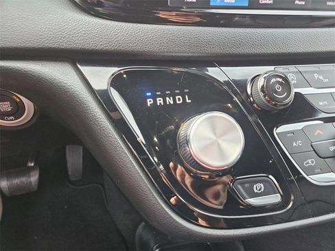 Used 2025 Chrysler Pacifica Select image 28