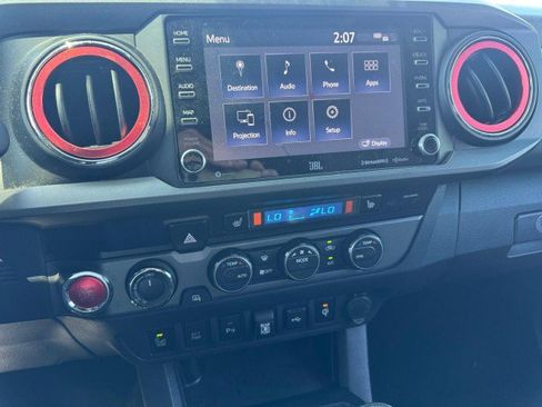 Used 2020 Toyota Tacoma TRD Sport w/ TRD Premium Sport Package AWD/4WD image 19