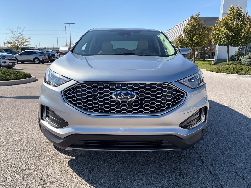 Used 2024 Ford Edge SEL w/ Convenience Package AWD/4WD image 2