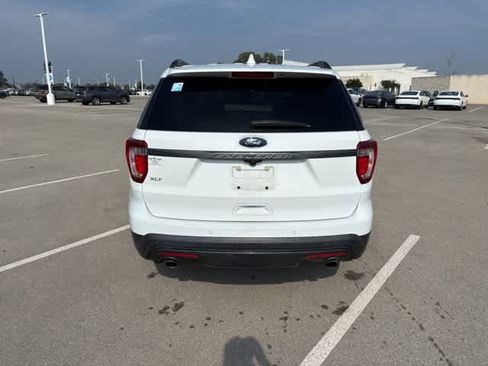 Used 2017 Ford Explorer XLT w/ Equipment Group 202A image 4