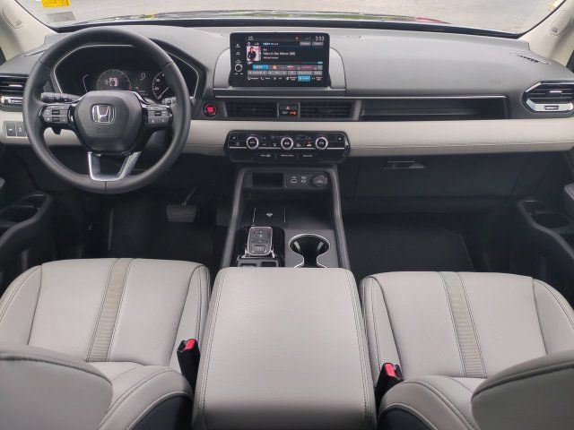 Used 2025 Honda Pilot Touring image 15