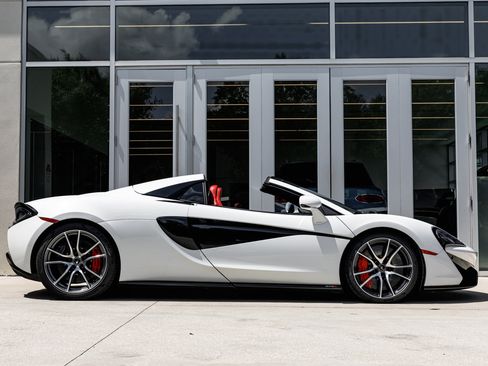 Used 2019 McLaren 570S Spider image 8