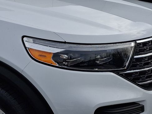 Used 2021 Ford Explorer XLT image 9