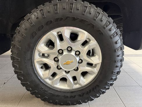 Used 2024 Chevrolet Silverado 2500 LTZ w/ LTZ Texas Edition image 7